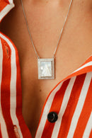 Colar Nª S. Aparecida em madrepérola